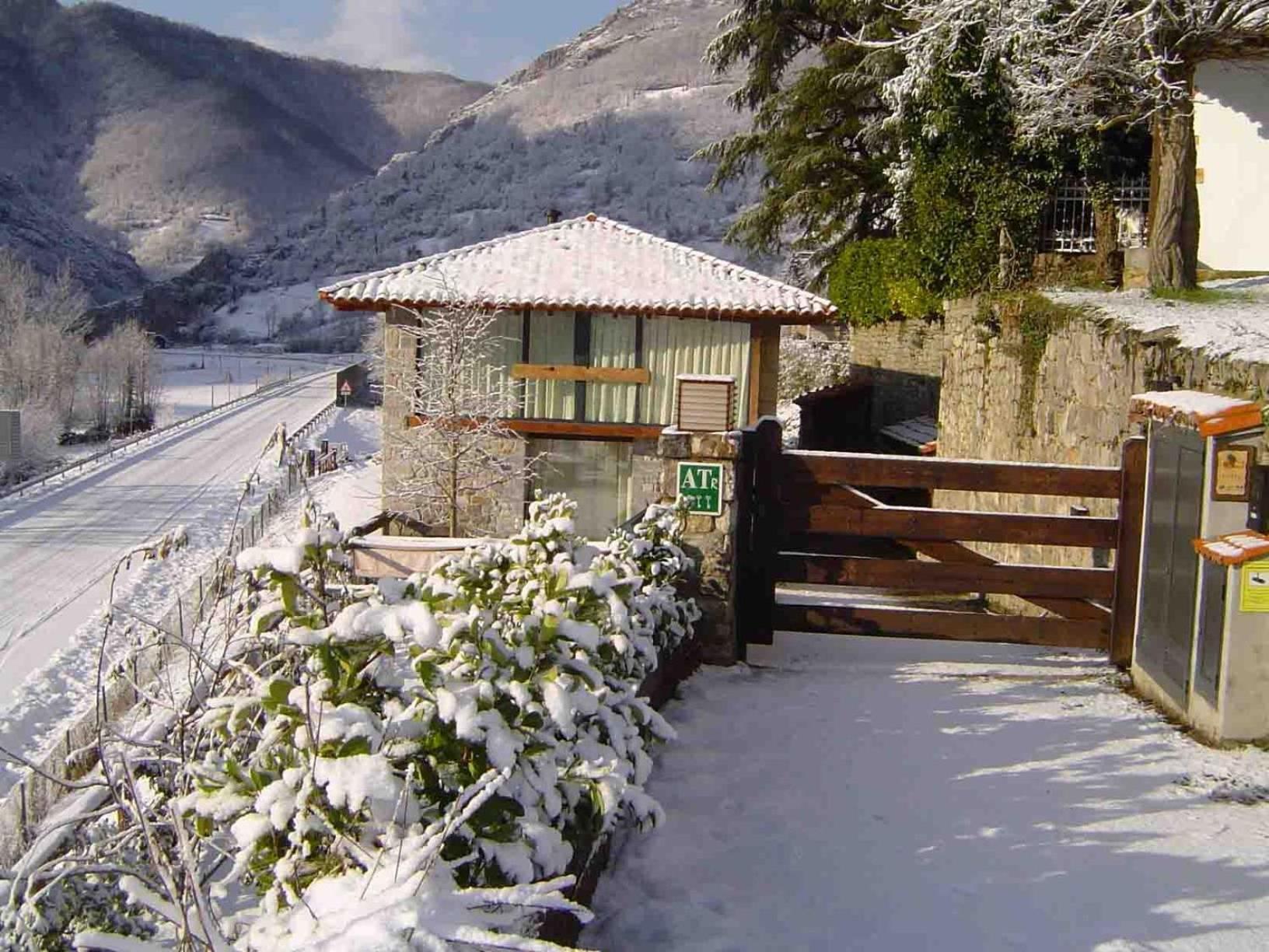 Apartamentos Rurales El Lleron Caso Esterno foto